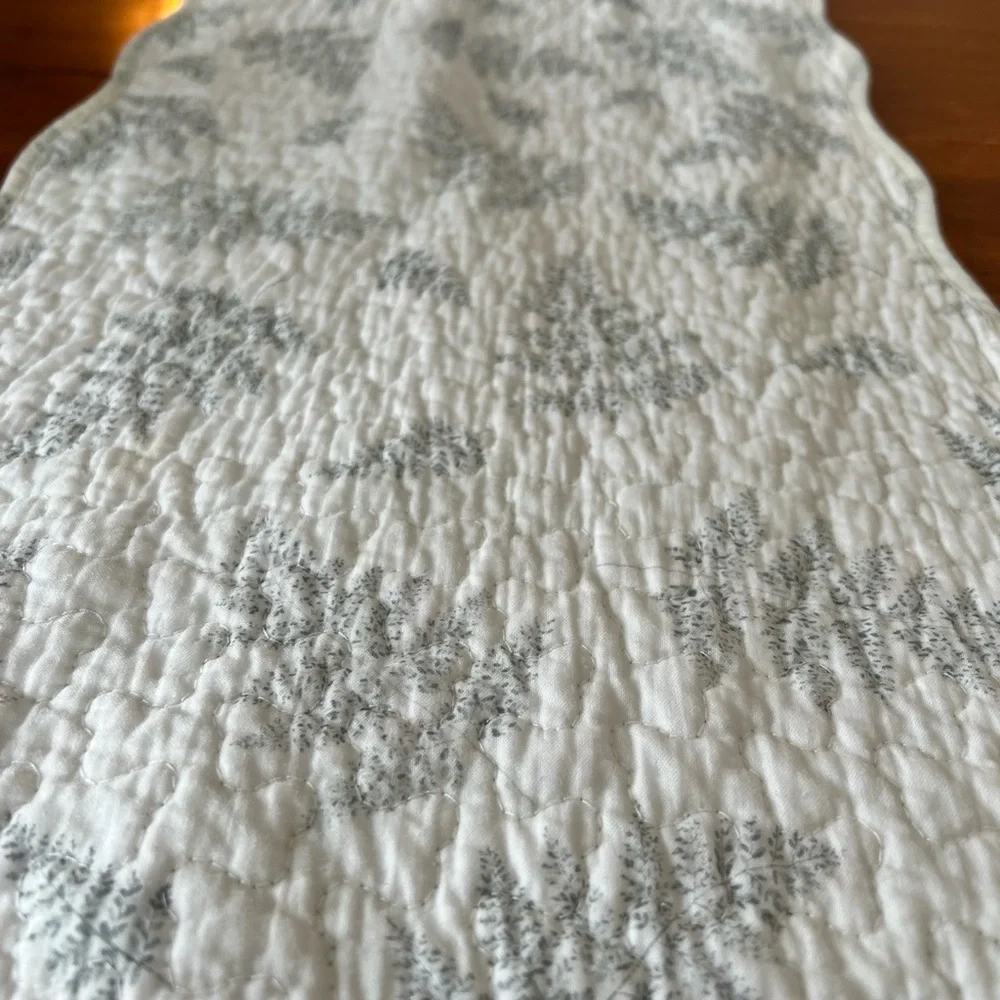Elegant Quilted Table Runner​